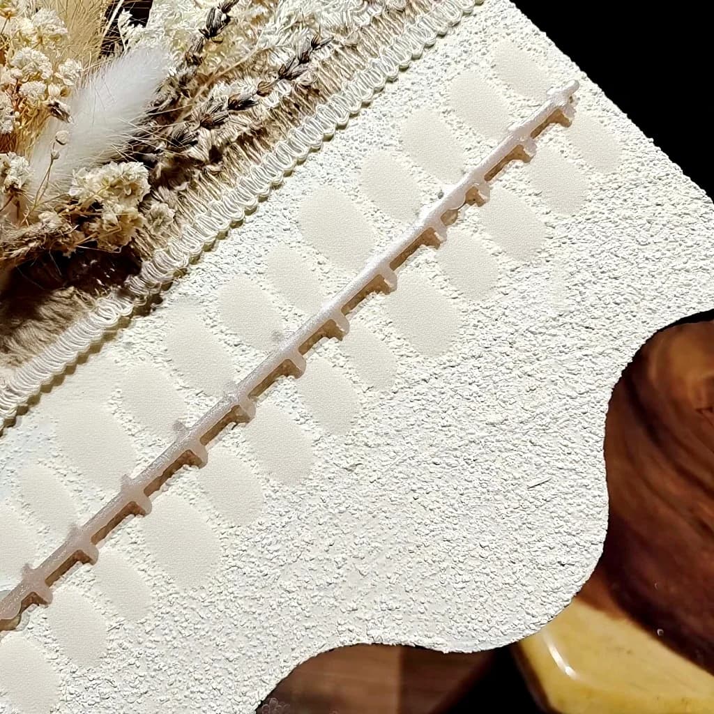 أظافر اصطناعية قصيرة شكل باليرينا بنمط زهرة الأقحوان الوردي وتأثير عين القط