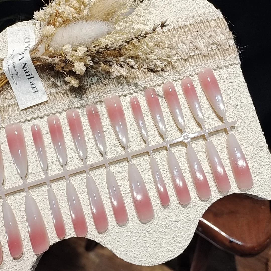 أظافر لاصقة بتصميم عين القط وخرز زجاجي، أشكال ستيليتو قصيرة ومتوسطة