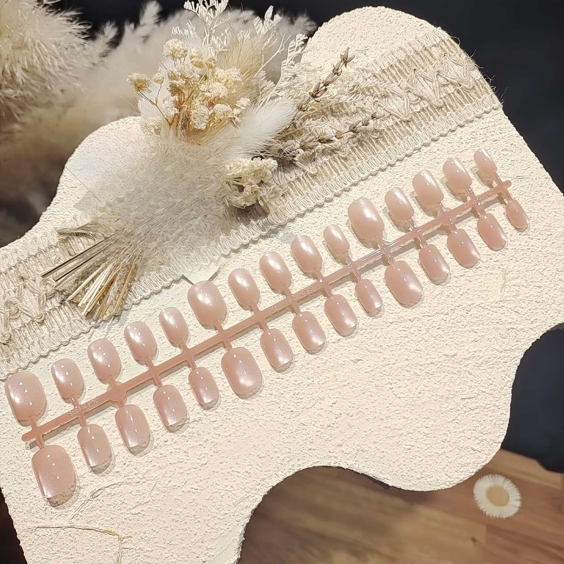 أظافر صناعية وردية بتصميم عين القطة وتأثير خرز زجاجي - مجموعة كاملة