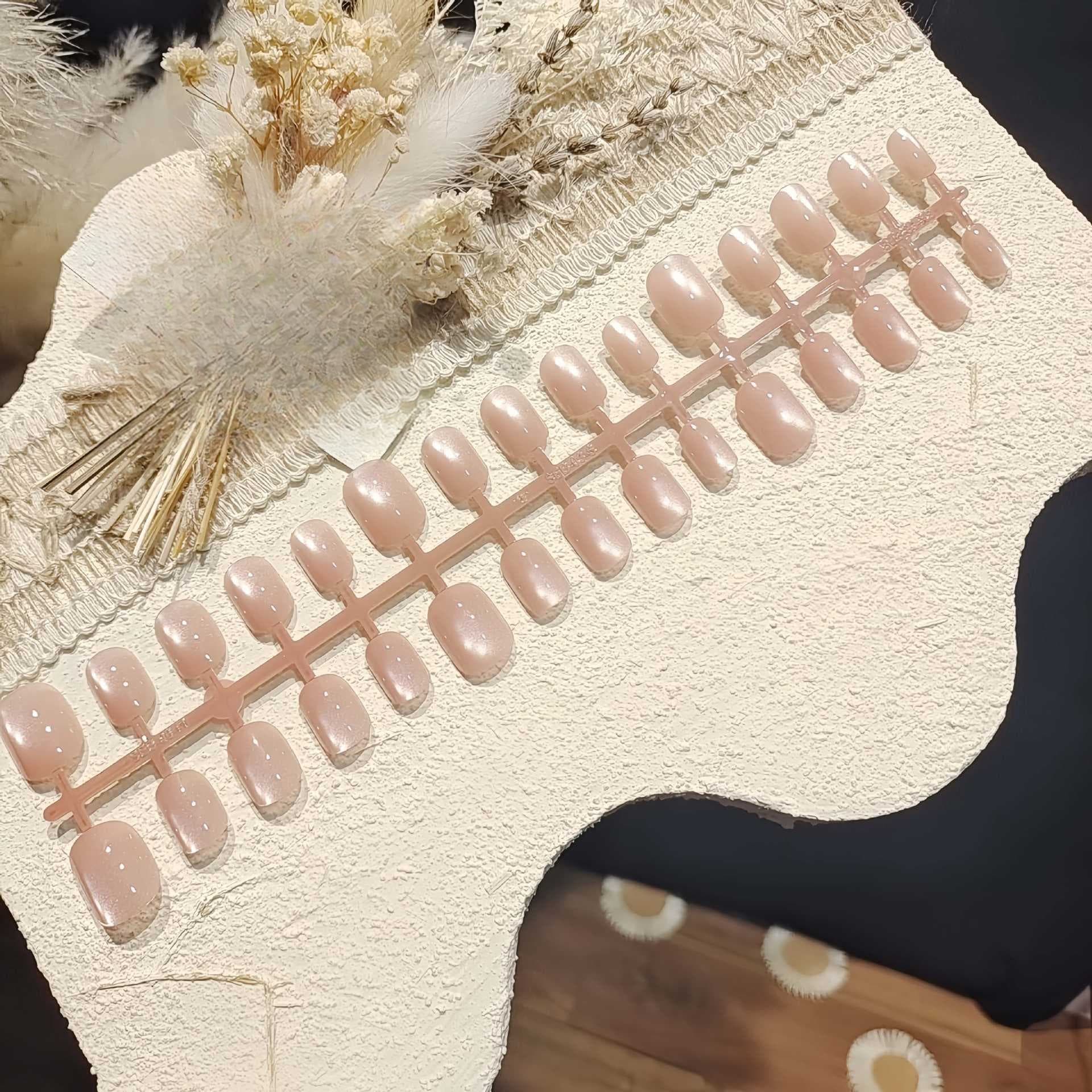 أظافر صناعية وردية بتصميم عين القطة وتأثير خرز زجاجي - مجموعة كاملة